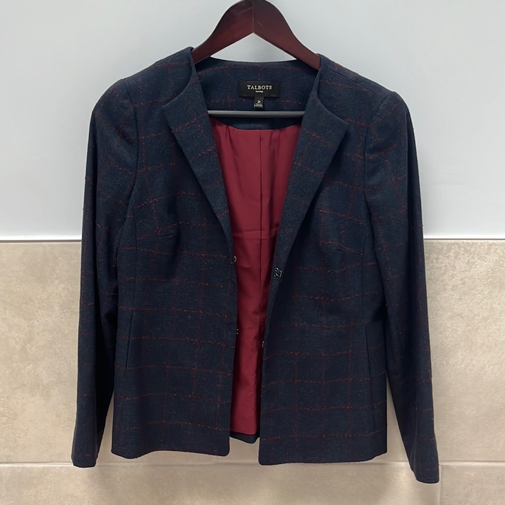 2P Talbot’s collarless blazer